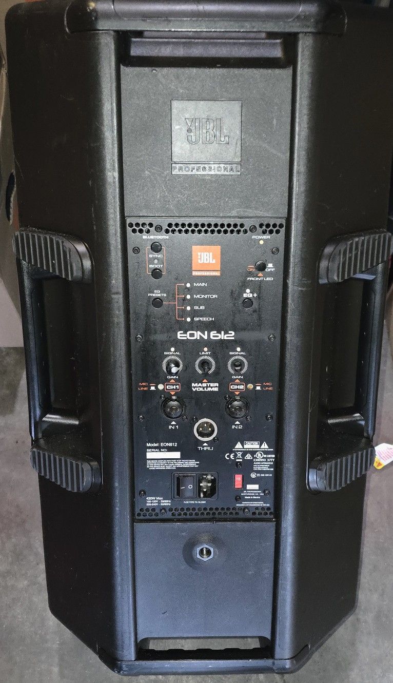 JBL 1000 WATT 12 " POWERED SPEAKER