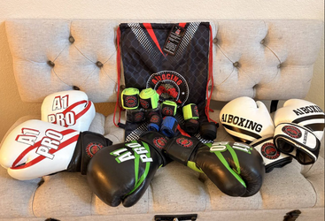 Boxing Gloves/Wraps