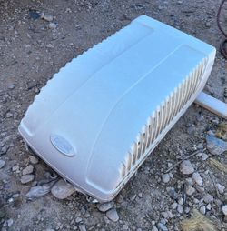 RV roof AC unit