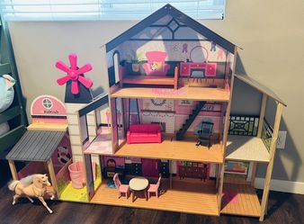 Doll House Like New! 