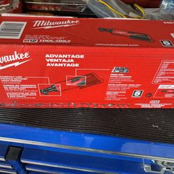 Milwaukee 2457-20  M12 3/8 Drive Ratchet