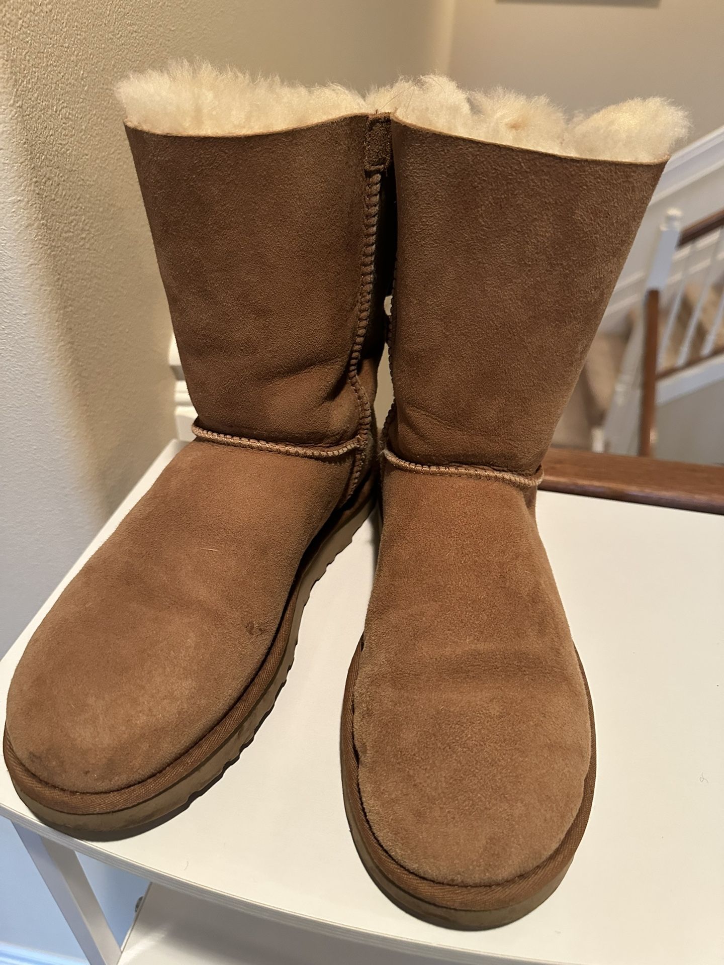 Size 10 Uggs Brown- Chestnut