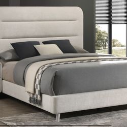 Nyomi Queen Bed With 1 Nightstand Included 