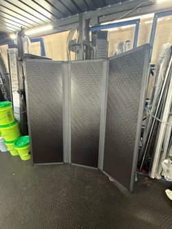 ( Used semi new )  Short Bed Hard Cover Dodge Ram/ ford F-150 / Toyota Tundra 5.5 ft trifold cover Tapa dura usada