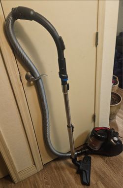 Eureka Retractable Cord Vacuum