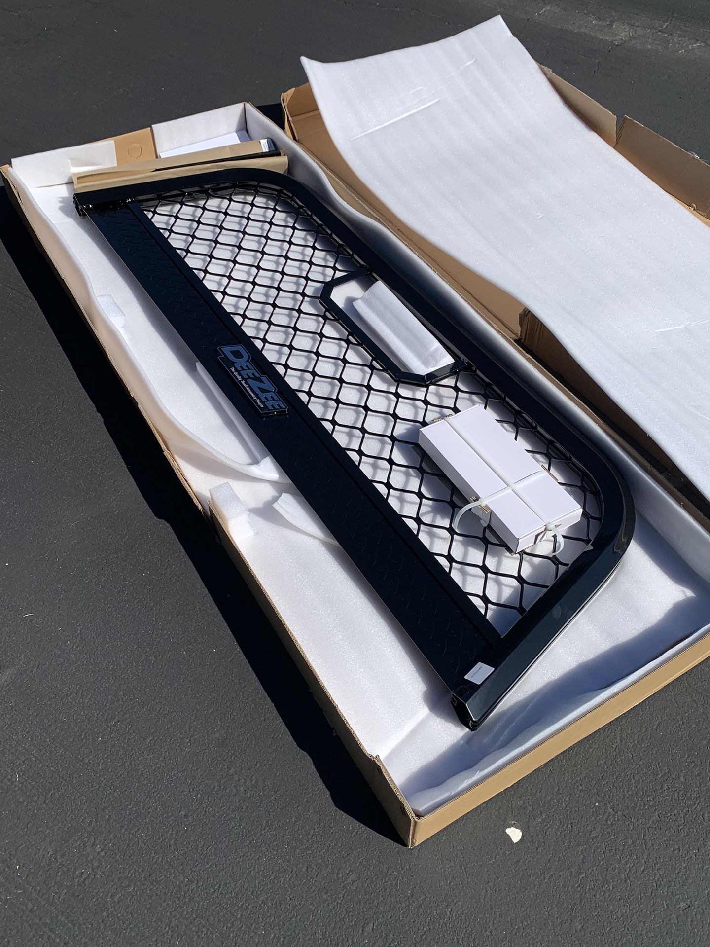 Dee Zee  Aluminum Truck Headache Rack - Black; For Full Sized Trucks