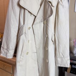 Double-Breasted Beige Trench Coat with Wide Lapel 1970s