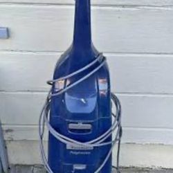 Upright vaccum