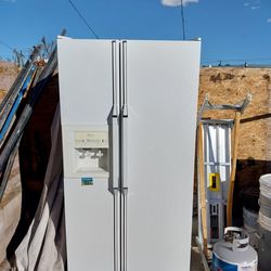 Whirlpool Refrigerator /Ice maker