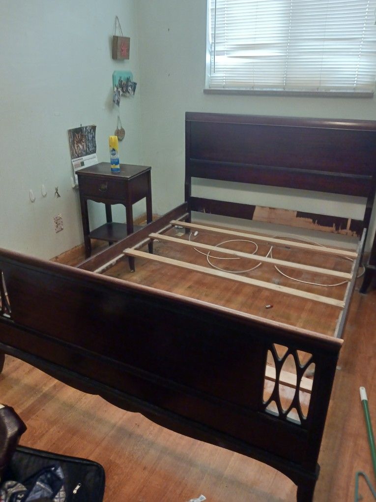 5-Piece Sz FULL Antique Wooden Bed Set