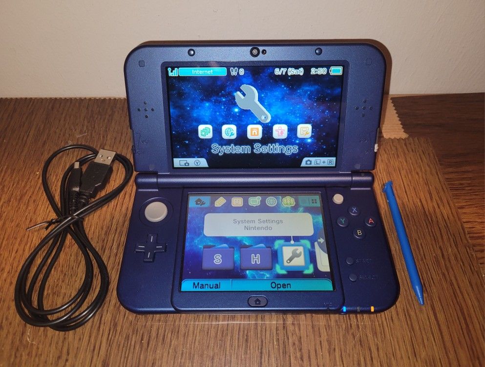 New Nintendo 3DS XL/LL Metallic Blue Top IPS Region Free w/Stylus, SD, Charger