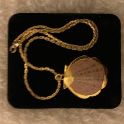 Goldtone Necklace With Vintage Shell Pendant 
