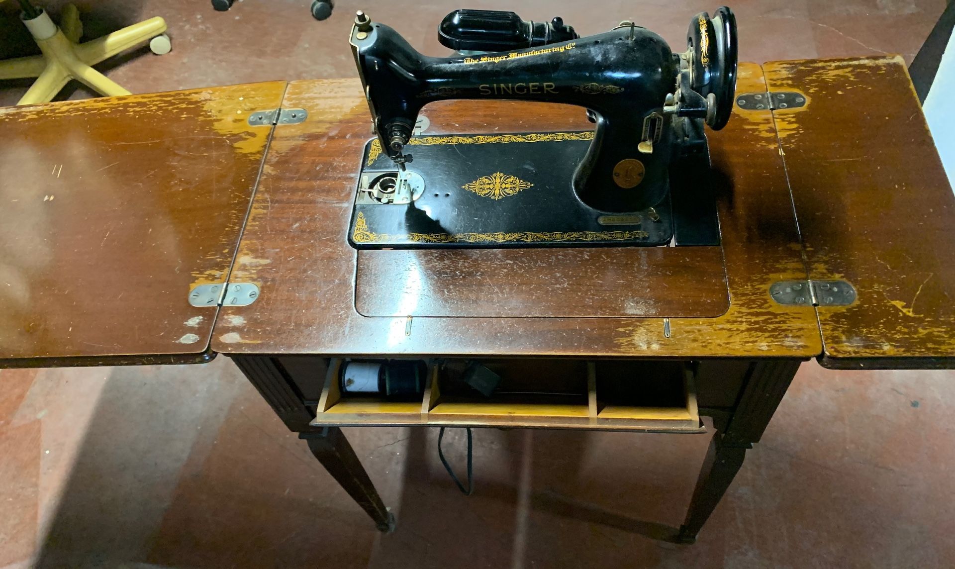 Antique sewing Machine 