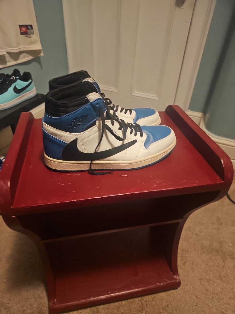 Jordan 1 Travis Scott