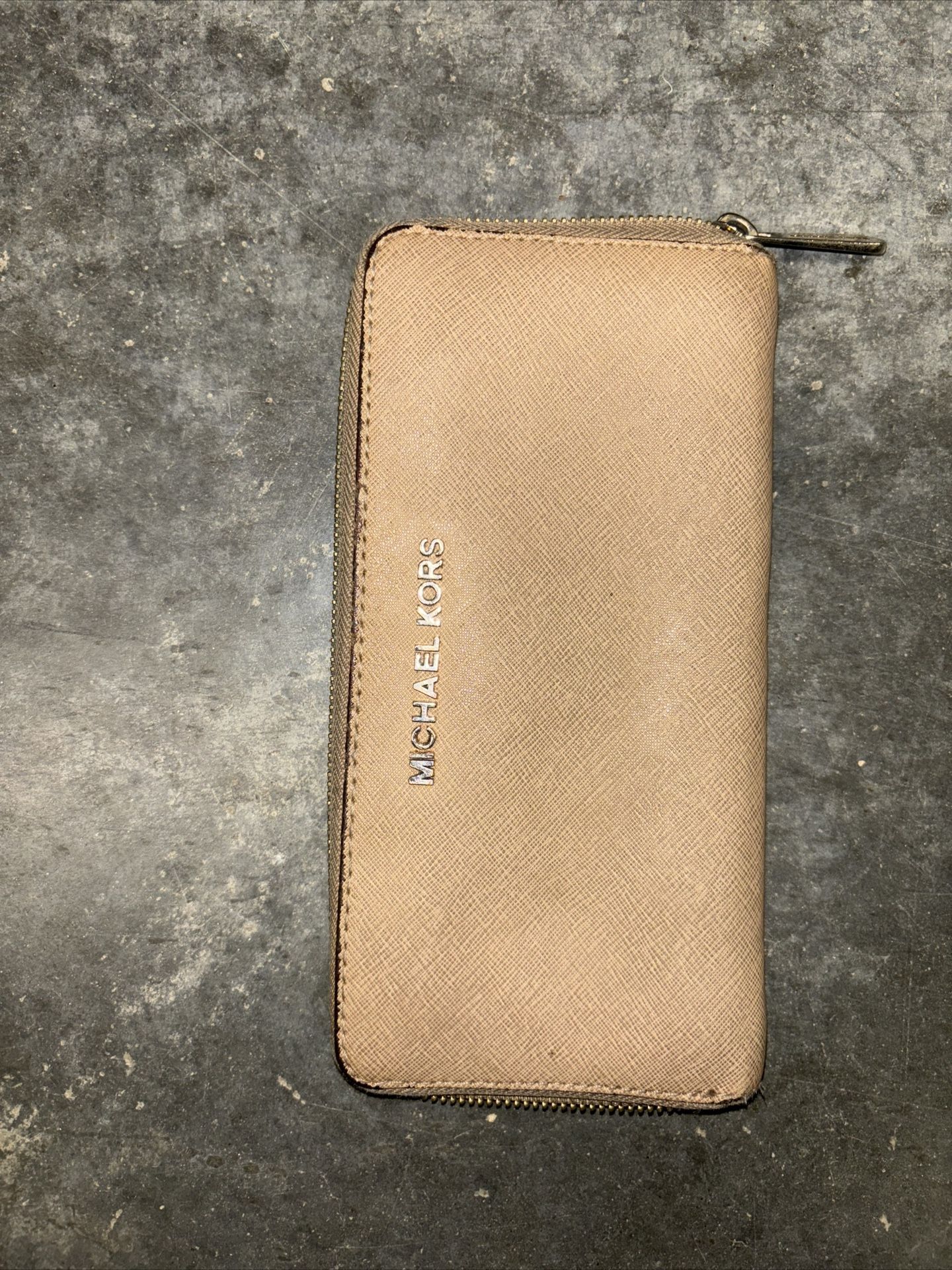 MICHAEL KORS PEBBLED JET SET TRAVEL MULTIFUNCTION WRISTLET WALLET-