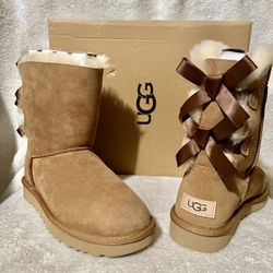 New!! Ugg  Woman’s Sizes 6  And 10 Chestnut Bailey Bow ll