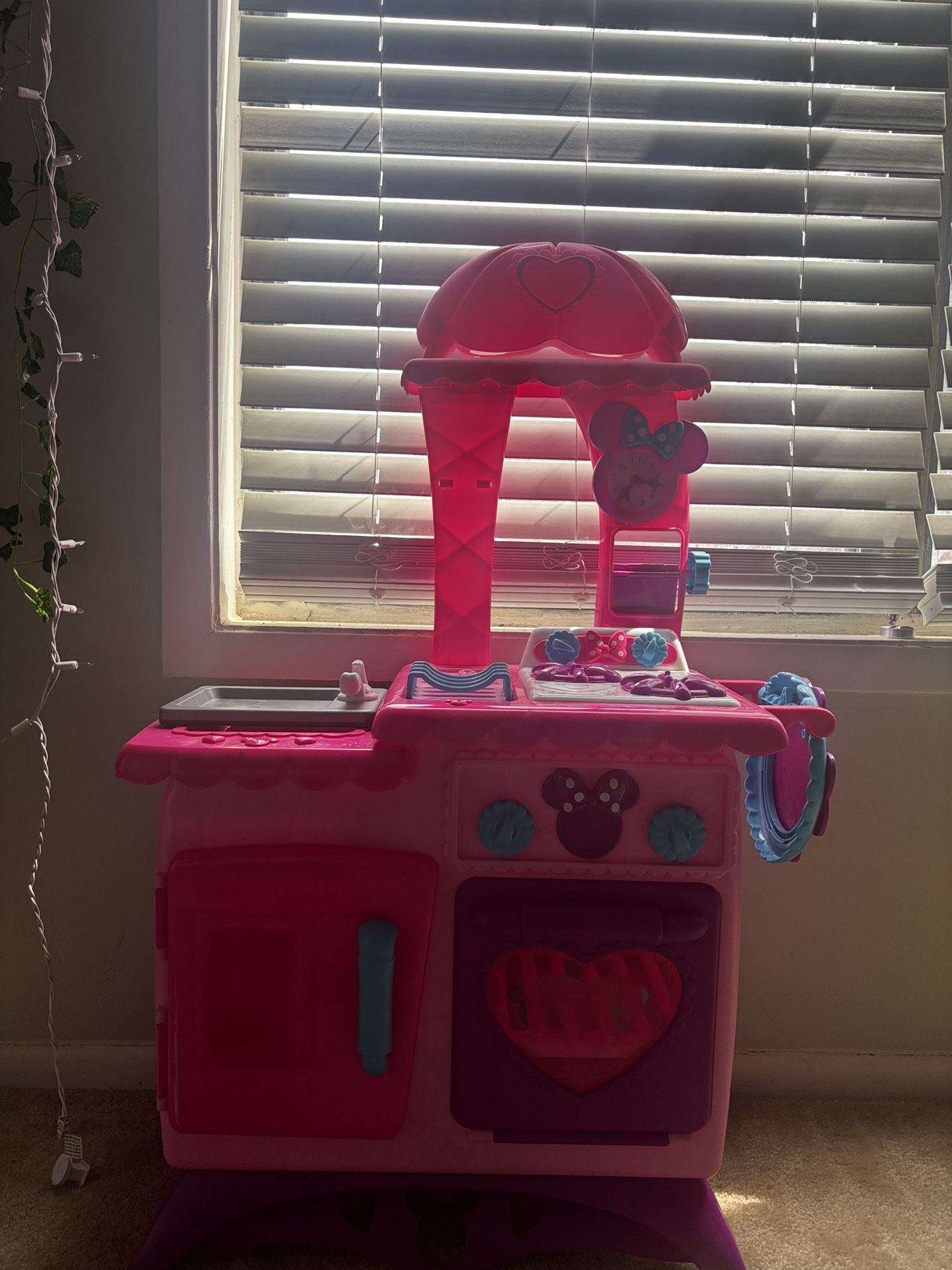 Toddler Kitchen Set (Minnie Mouse)