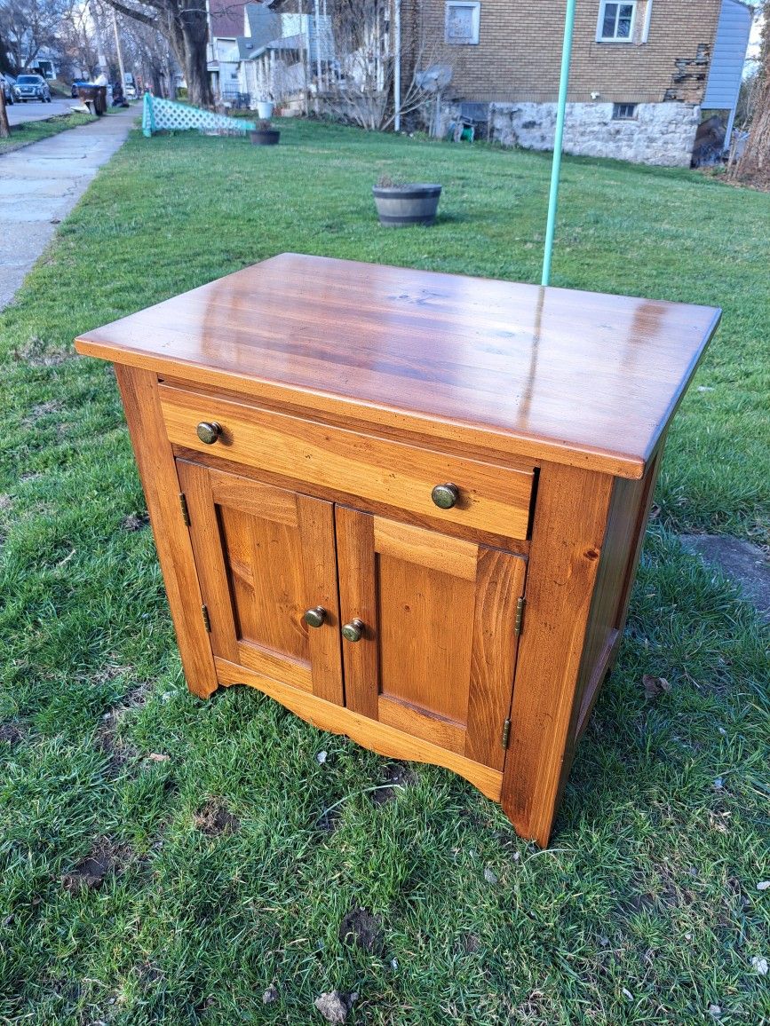 Antique Pine Pennsylvania House Rustic Farmhouse Style Nightstand Side Table