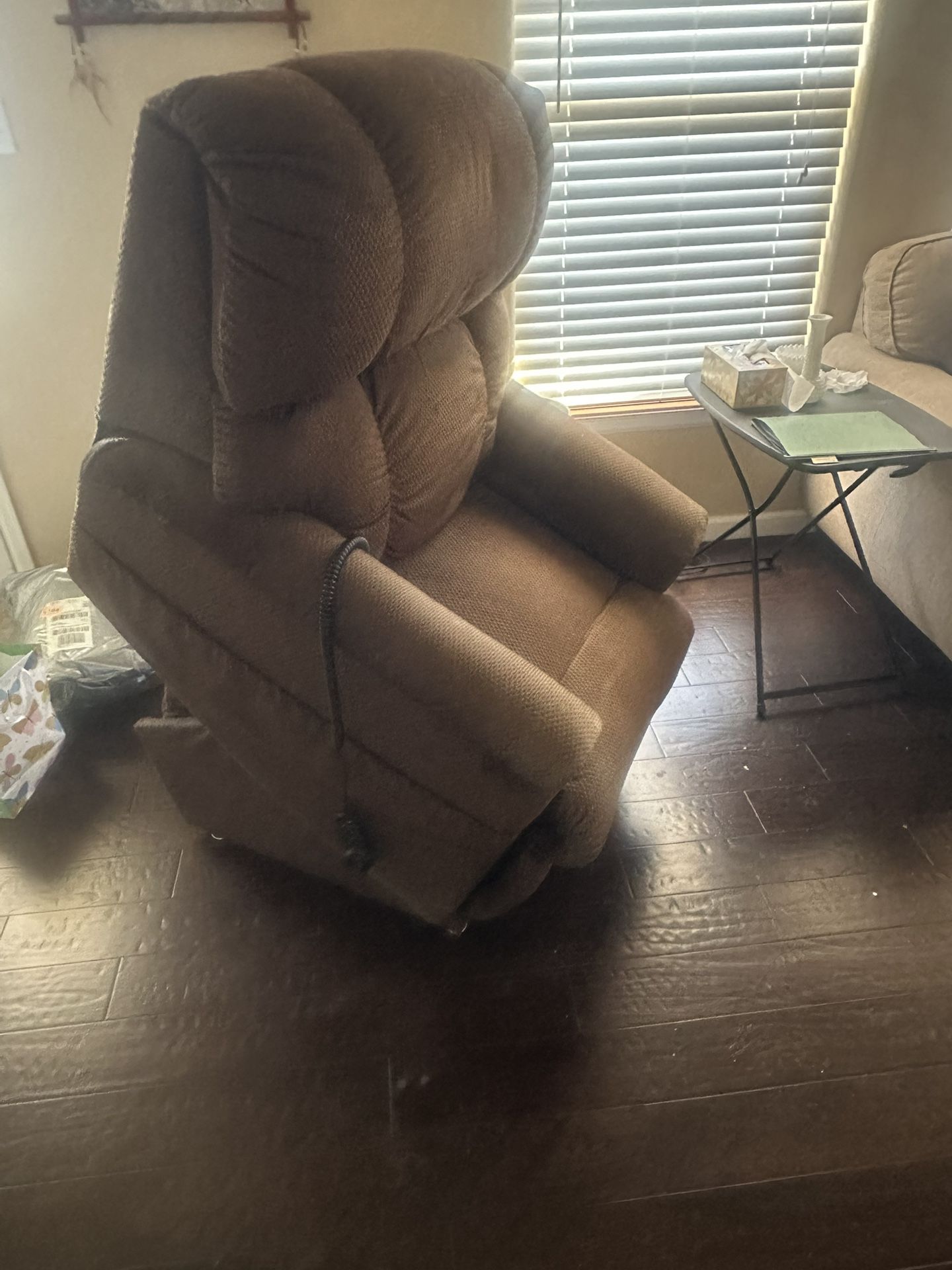 La-z-boy (Lazy Boy) Power Recliner - Luxury Lift Model