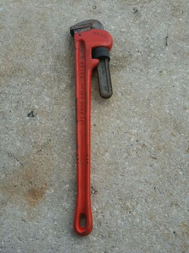 Husky 24" heavy duty pipe wrench