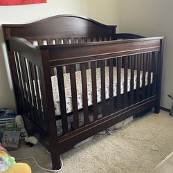 Baby Crib with Mattress and Sheets