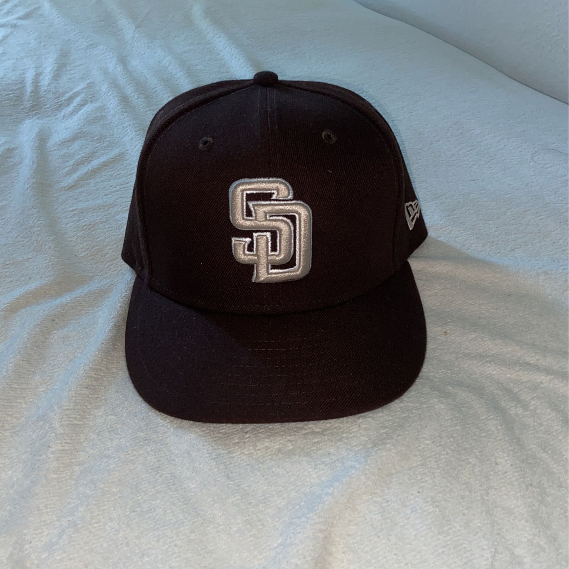 San Diego Padres Hat, New era Size 7 3/8 for Sale in San Diego, CA - OfferUp