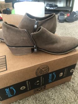 Brown ankle boots with zipper on side