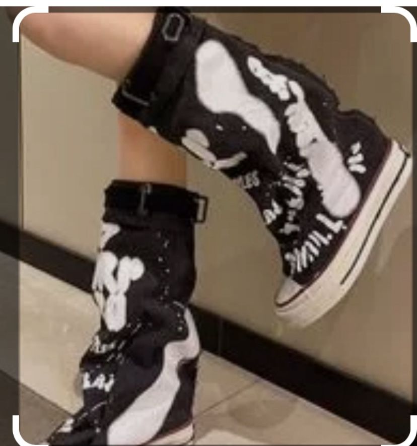 Boots ( Black And Pink)on sneakers, very stylish youth size 7-7.5