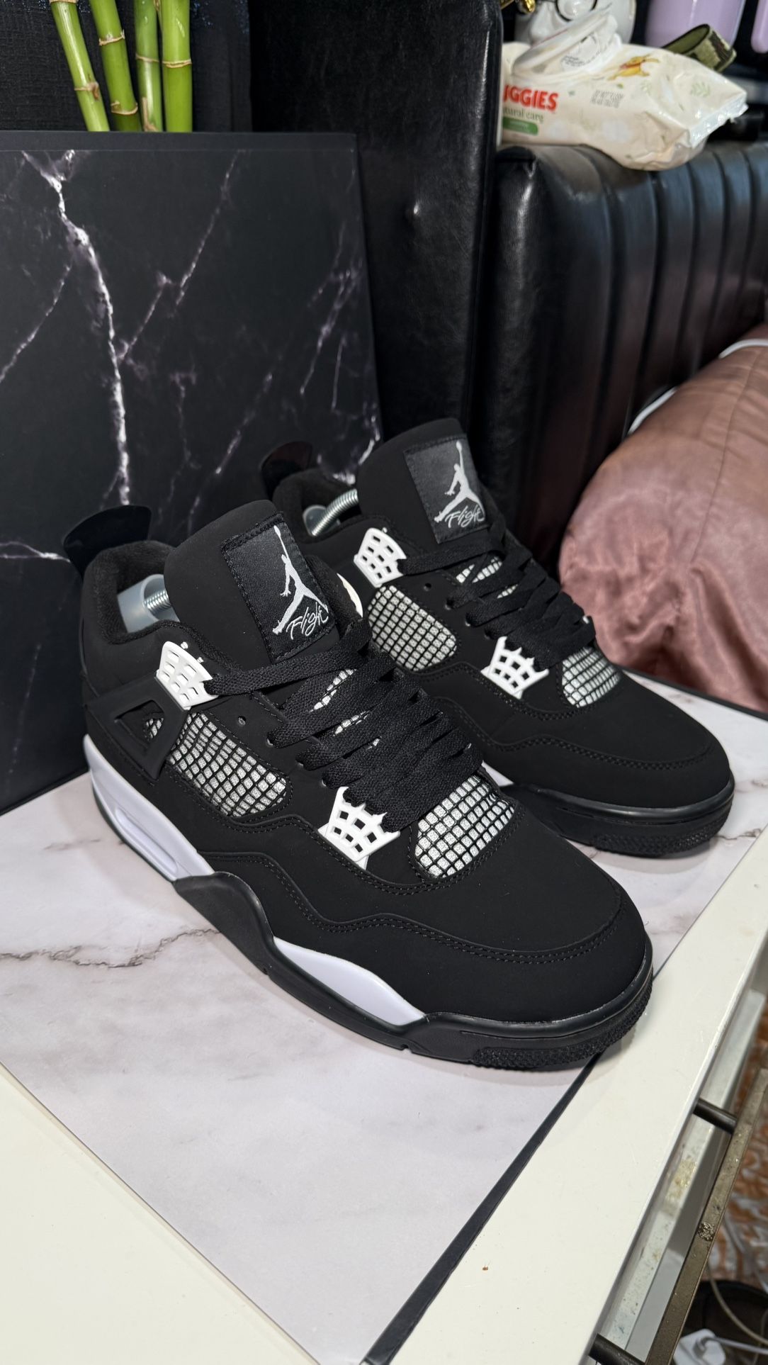 Jordan Retro 4’s “White Thunder” Mens Sizes 9.5 And 10