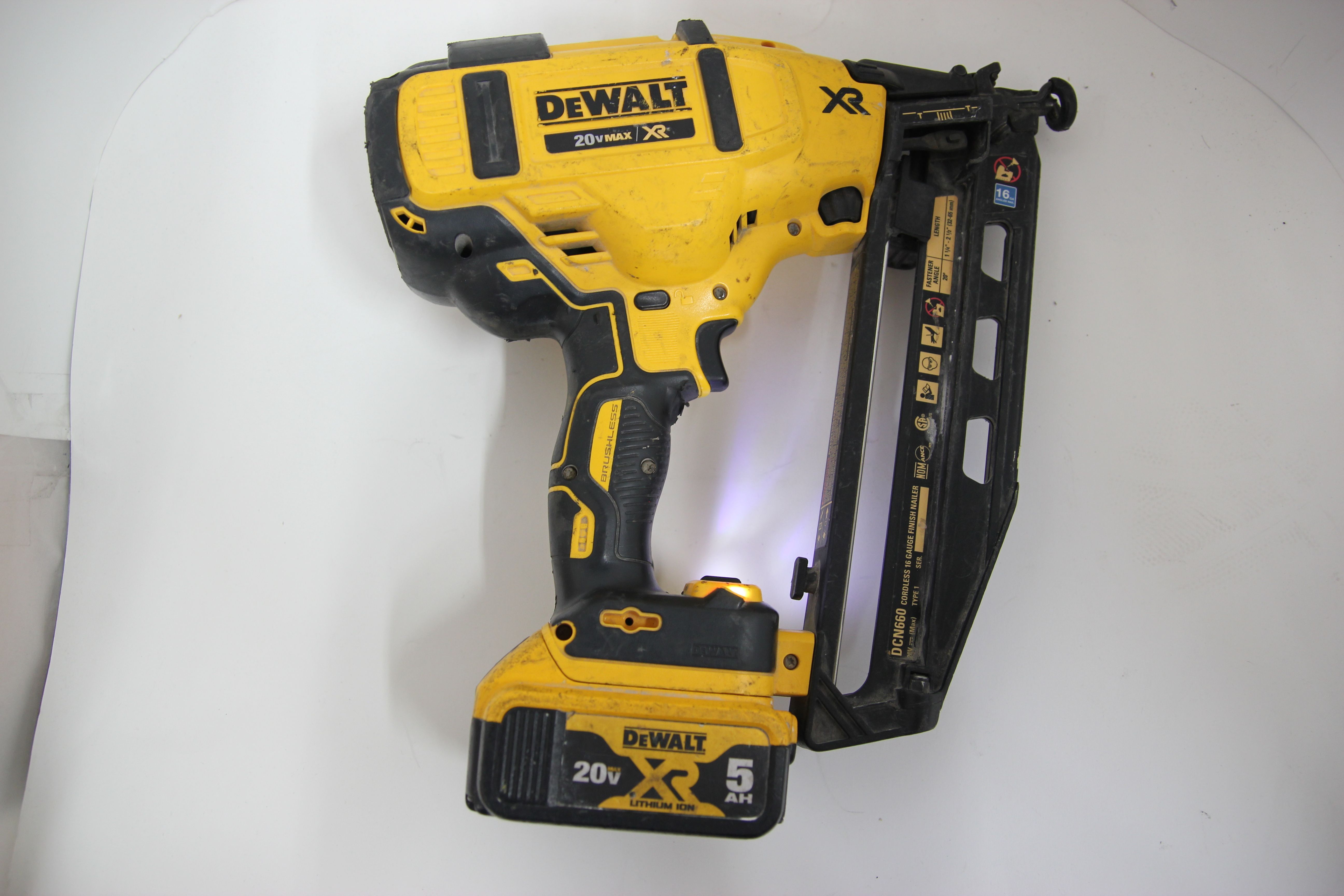 DeWalt DCN660 Cordless 16 Gage Finish Nailer W/Battery