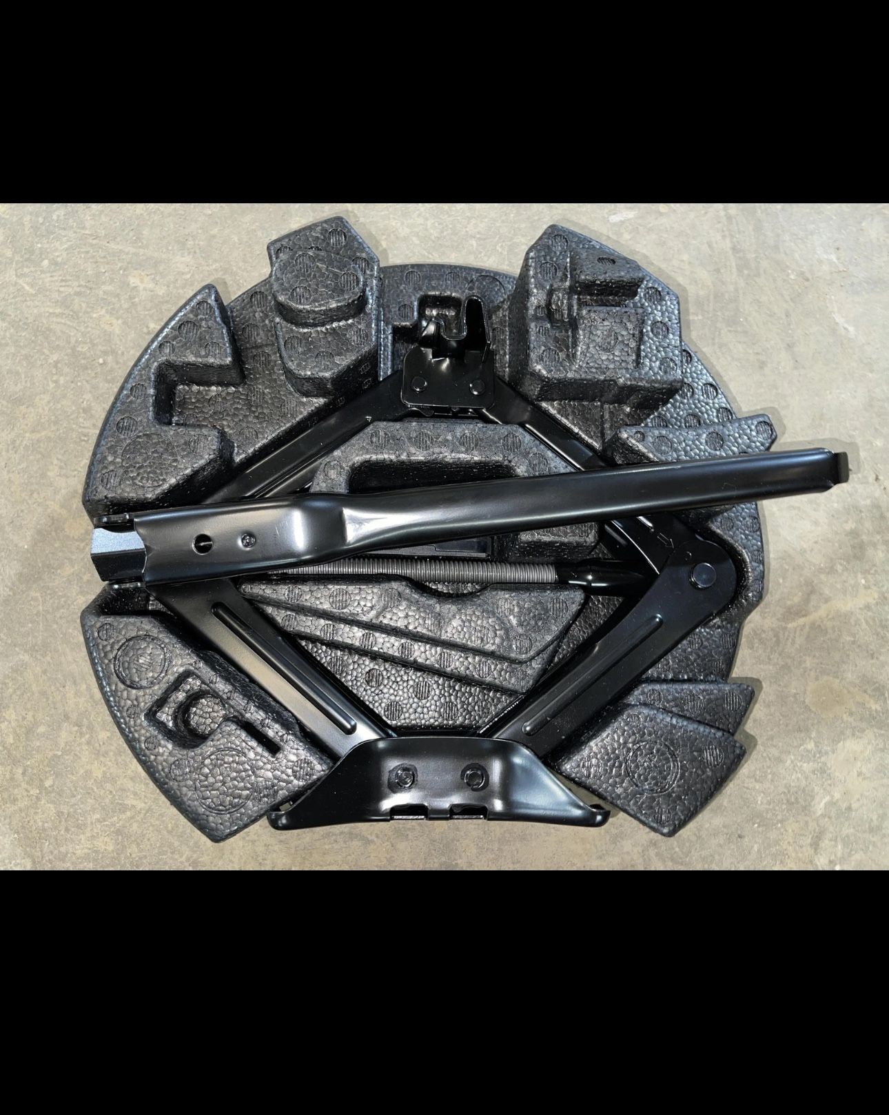 12-18 FORD FOCUS Jack Assembly W/ LUG WRENCH & FOAM INSERT BCPZ17080A CP9Z17080A
