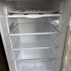 Magic Chef 4.4 Large Mini Fridge 