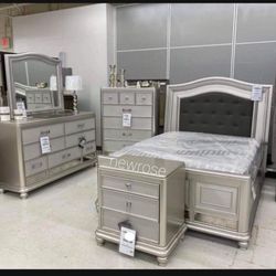 Silver Metallic Sheen Finish Queen Panel Bed, Dresser, Mirror, 2 Nightstands ☄️ Brand New💥 Best Quality👍 Financing✅ 7 Piece Bedroom Set