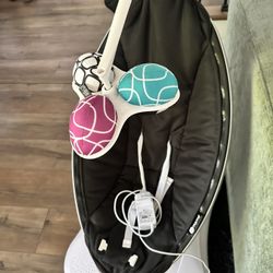 4 Moms Baby Swing Perfect Condition 
