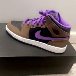 JORDAN RETRO 1 MID NEW! 