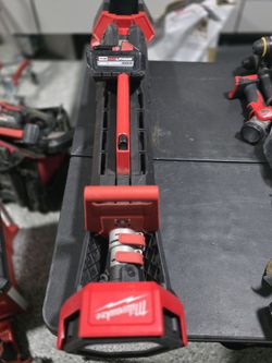 Milwaukee Light With Battery