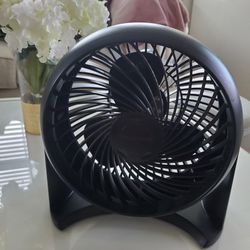 Fan Honeywell Table Or Desk Fan 10 Inch/ Almost New 