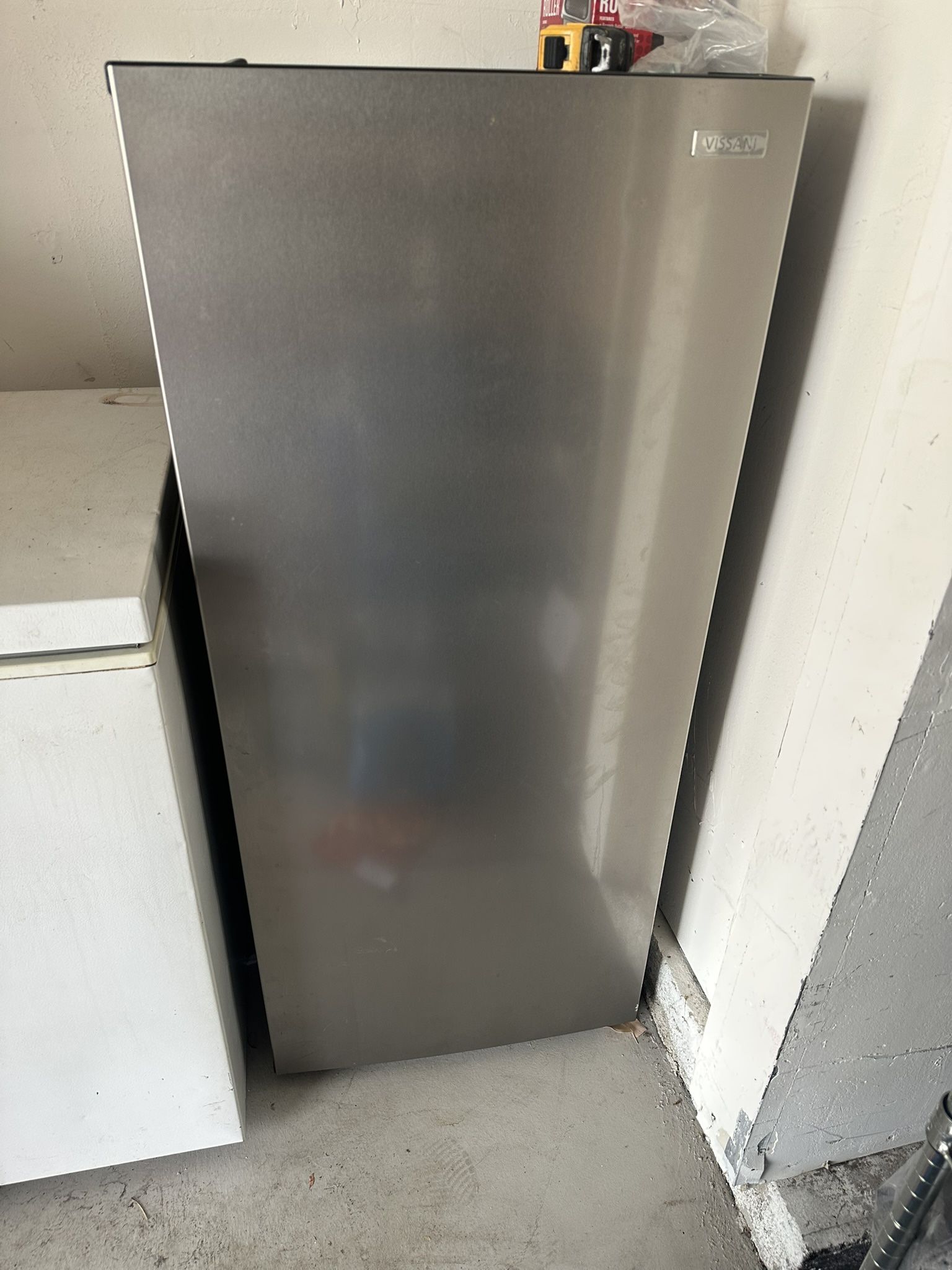 Vissani Convertible Freezer And Fridge. Garage Ready Plug In Only
