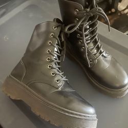 Women’s Boots Size 7