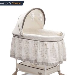 Rocking bassinet with mobile