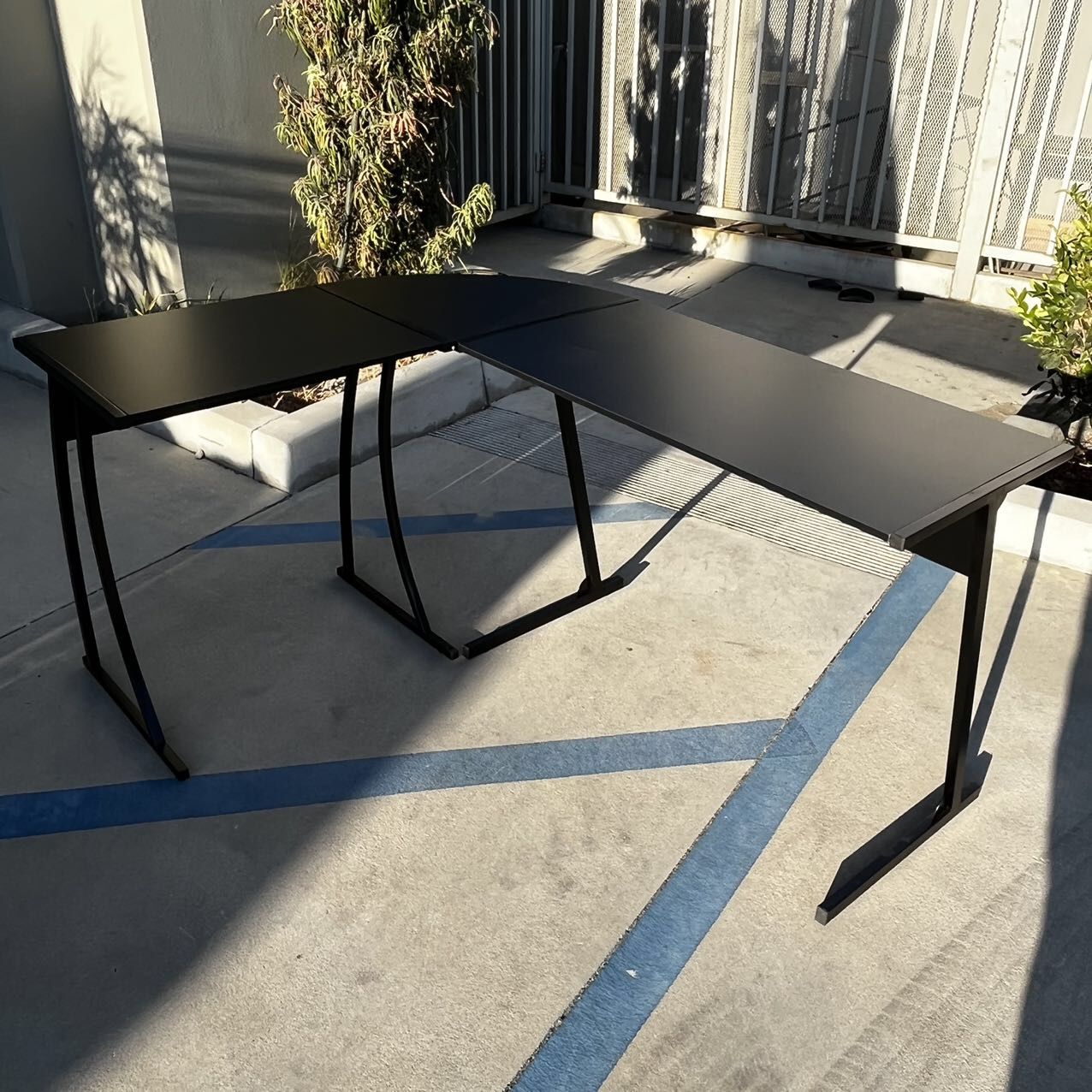New In Box 58x44x30 Inch Tall L Shape Gaming Corner Desk Black Office Computer Table