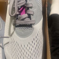 New Balance Tennis Shoes