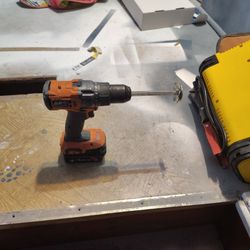 RIDGID R86001 18V Cordless 1/2" Drill / Driver W/2AH BATTERY USED