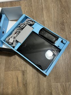 Nintendo Wii W/ Controllers & Wii Sport,Resort