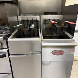 (2)40 Lb Commercial Deep Fryers 