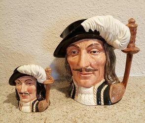 ROYAL DOULTON larg and small Toby Mug "Athos" 1955