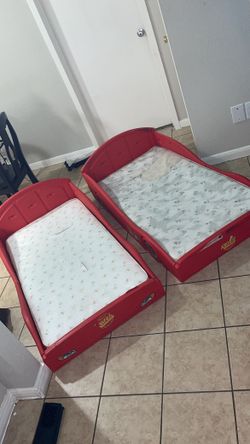 Disney Pixar Cars Lightning McQueen toddler bed