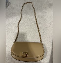 “Michael Kors Crossbody Bag – Excellent Condition, Gold Chain & Lock”