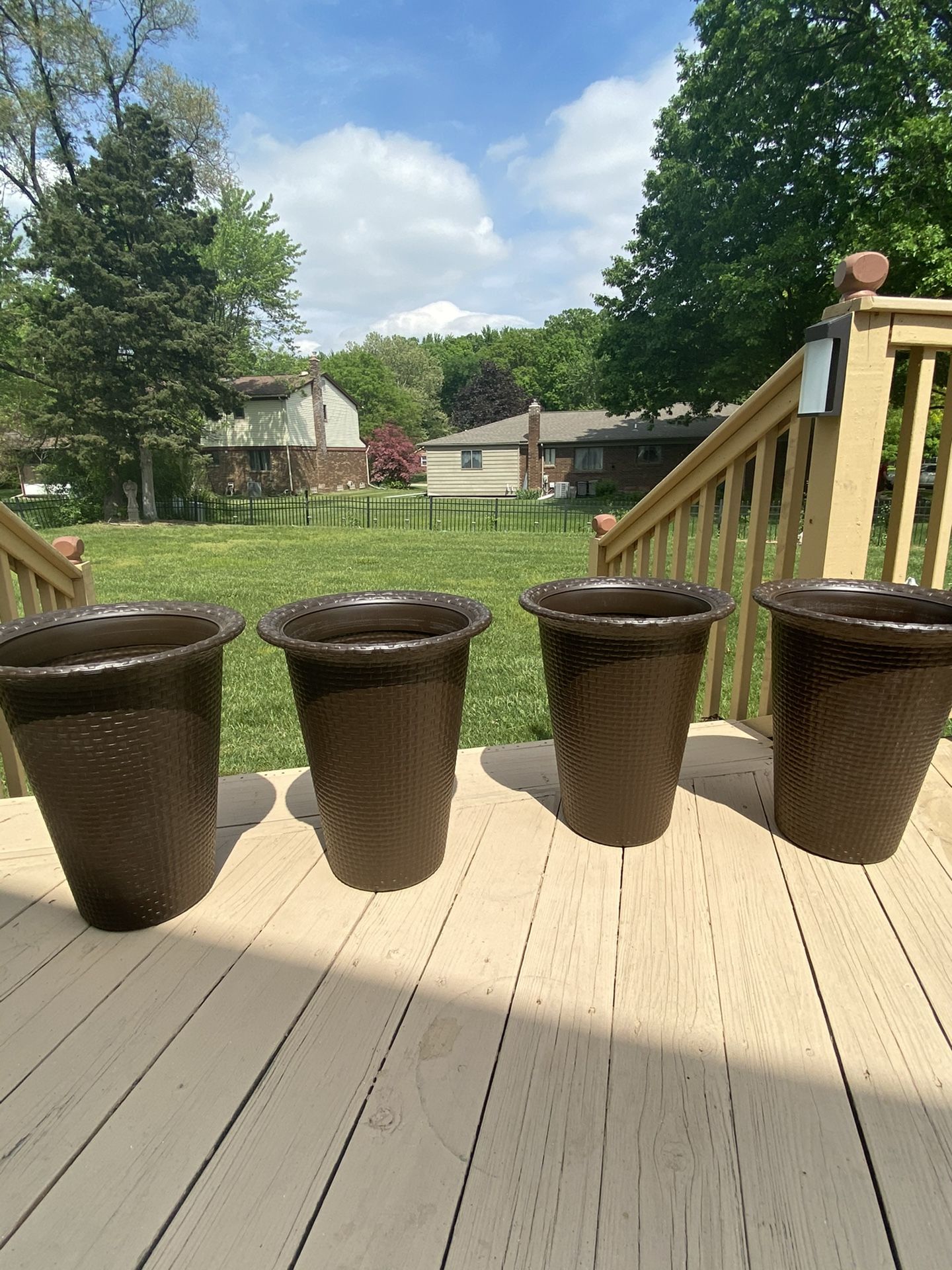 Very Gorgeous 4 Flower pots 20 inch plastic