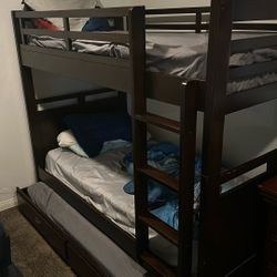 Bunk bed 